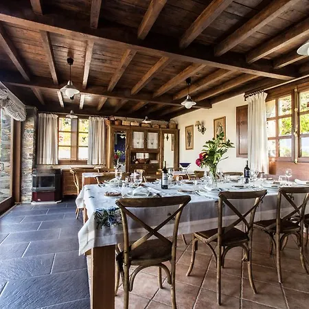 منزل ريفي Casa Pineiro *